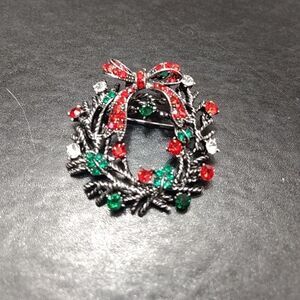 *Sale* Silver tone holiday wreath brooch